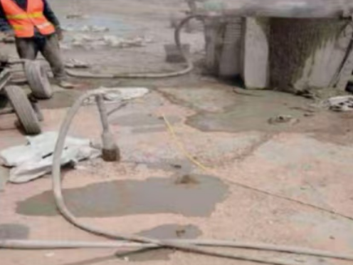 旅顺口水泥混凝土路面板底注浆技术 路面脱空注浆整治方案