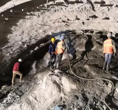 旅顺口拱顶带模注浆料的施工流程及注意事项